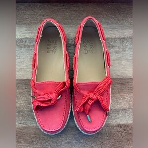 Naturalizer loafer, mango color , size 7 1/2 Wide